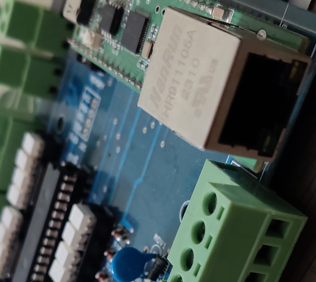 Hardware screen 4